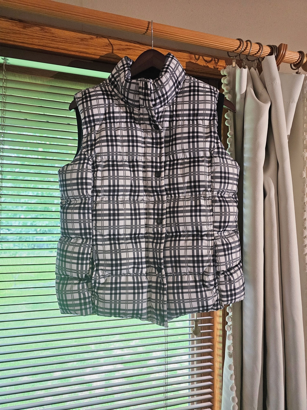 Faded Glory Black & White Plaid Quilted Puffer Vest